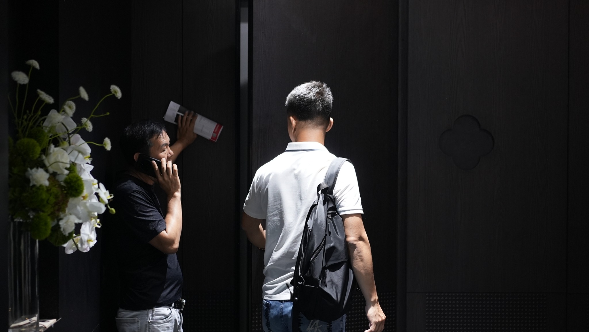 Visitors experiencing the EPIN TOMCIM exhibition entrance space