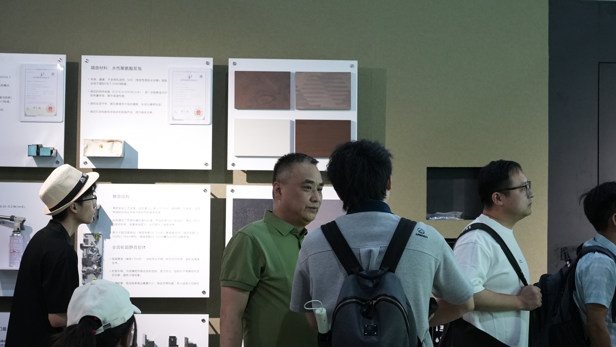 Visitors reviewing material samples and construction references with the EPIN TOMCIM team