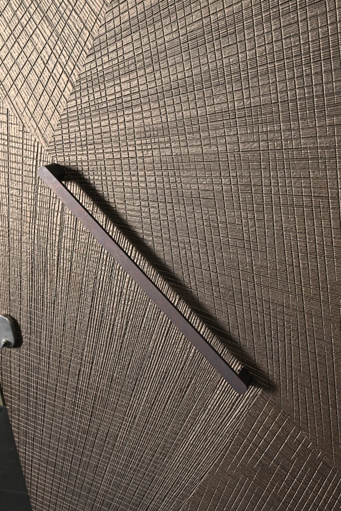 Close view of an EPIN TOMCIM entrance surface and pull handle