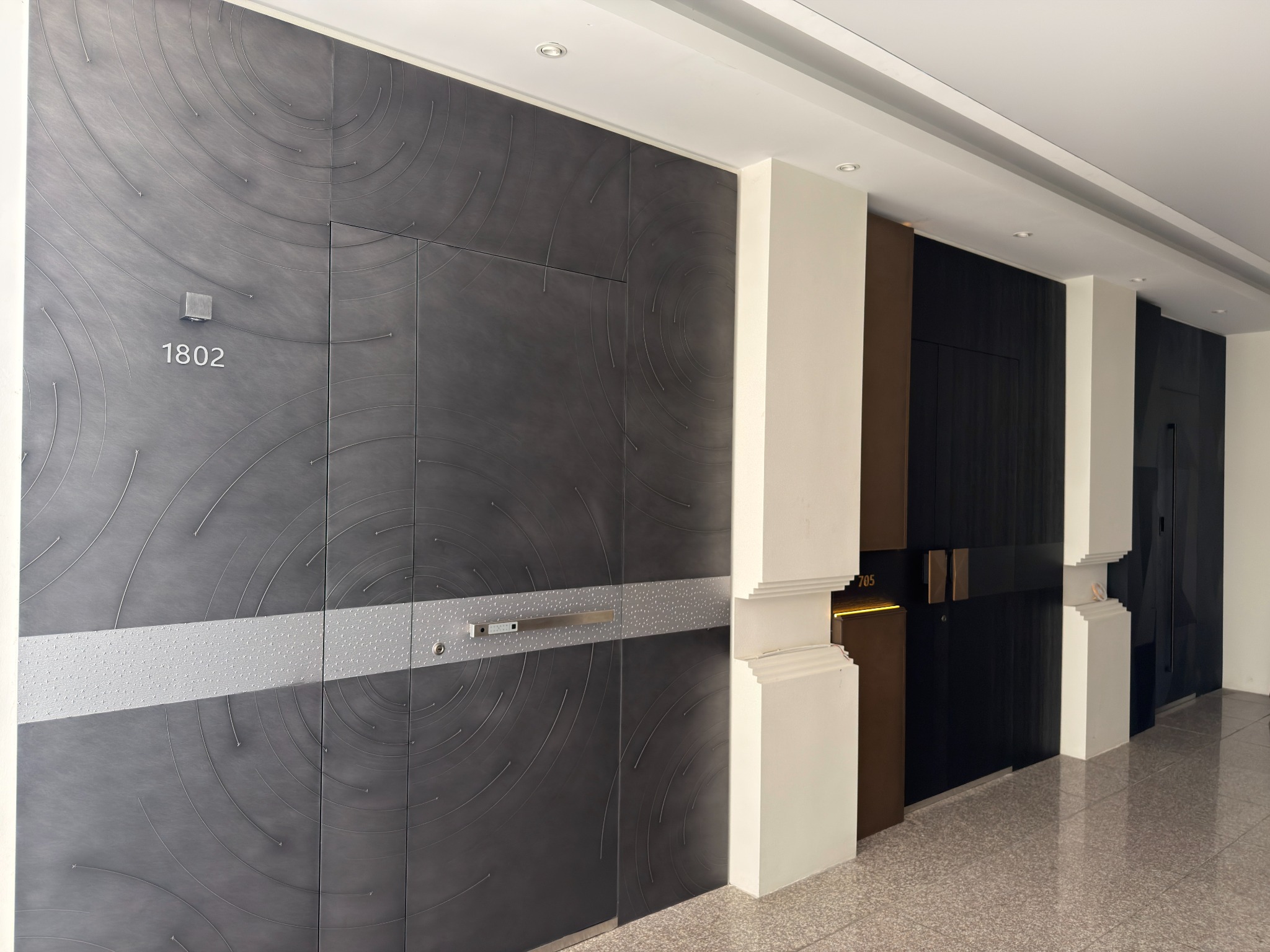 Coordinated entrance doors and surrounding wall panels in the EPIN TOMCIM company showroom